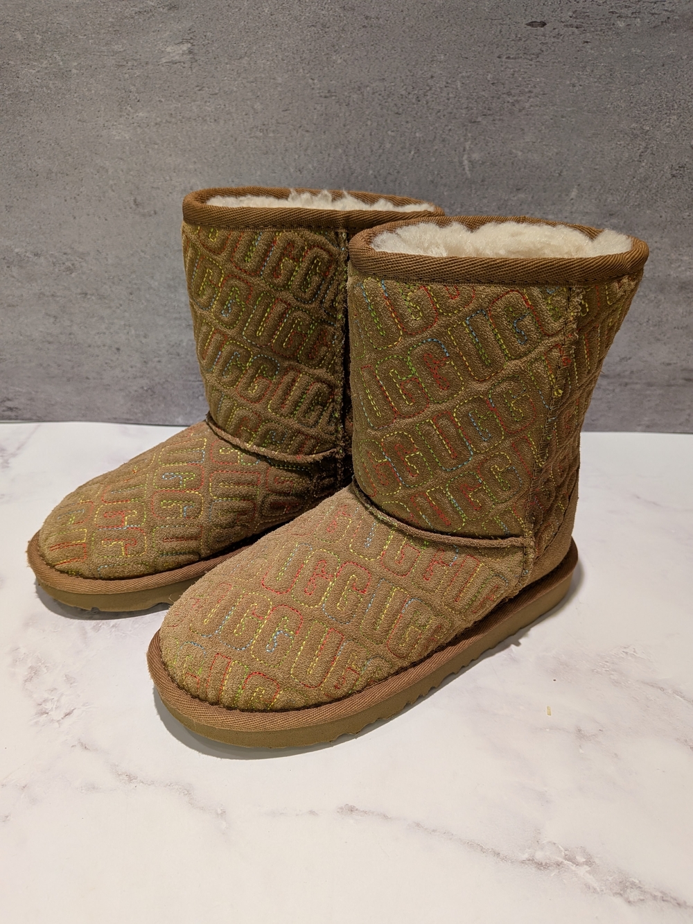 Ugg Boots Rainbow Stitch Classic II Short Suede Chestnut Tan Women's Size 13